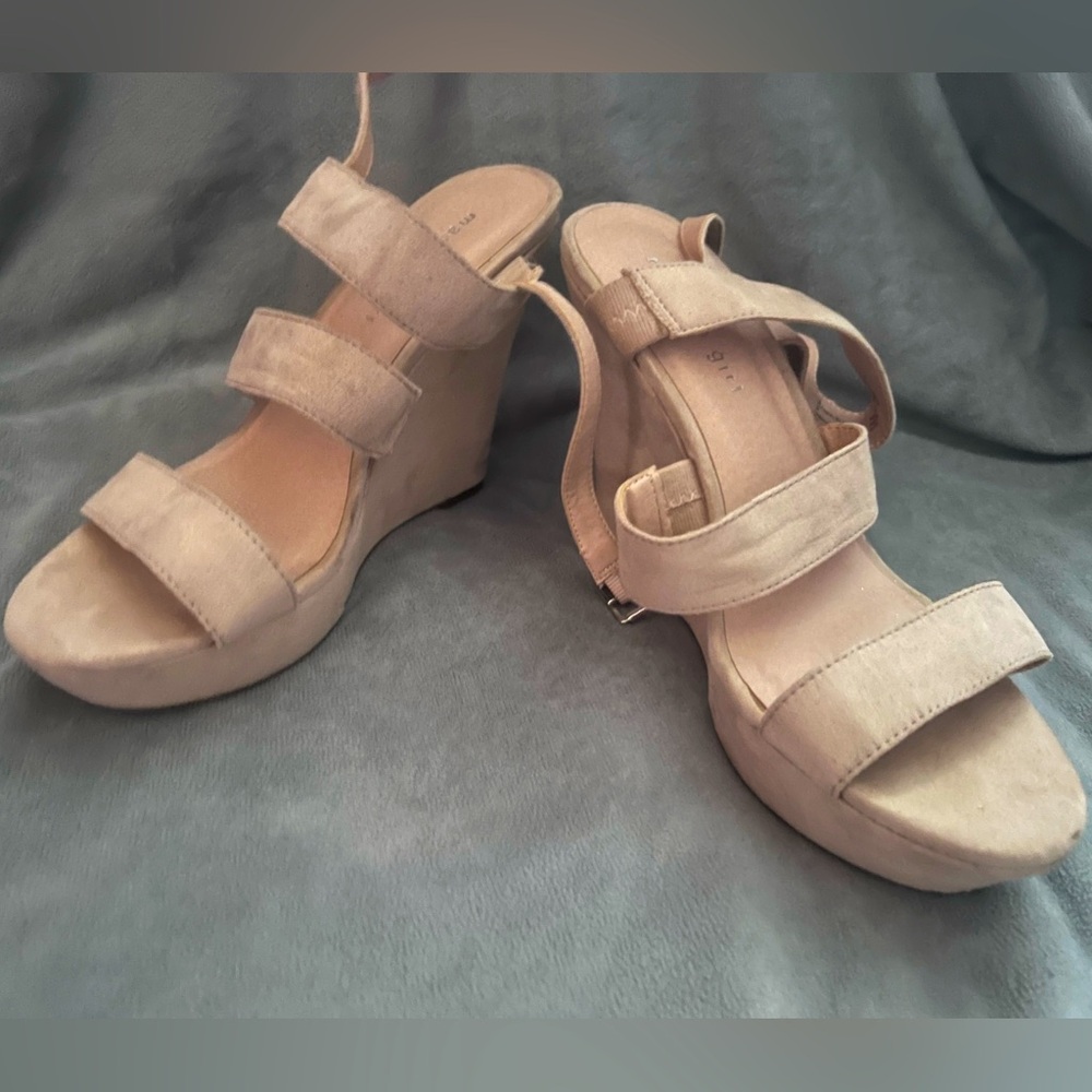 Steve Madden Cream Wedge Sandals